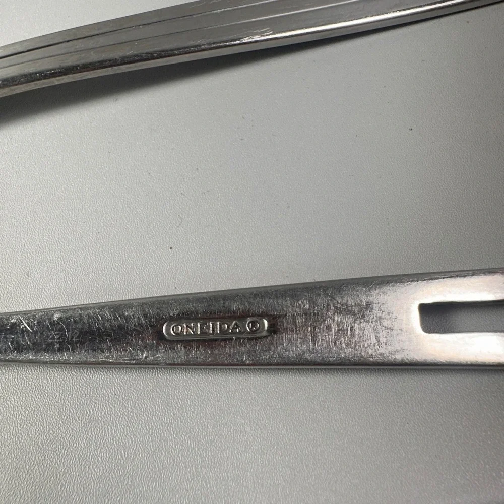 Oneida LIFT Stainless Flatware Slot Handle Modernist 7-Pc Set Knives Forks Spoon